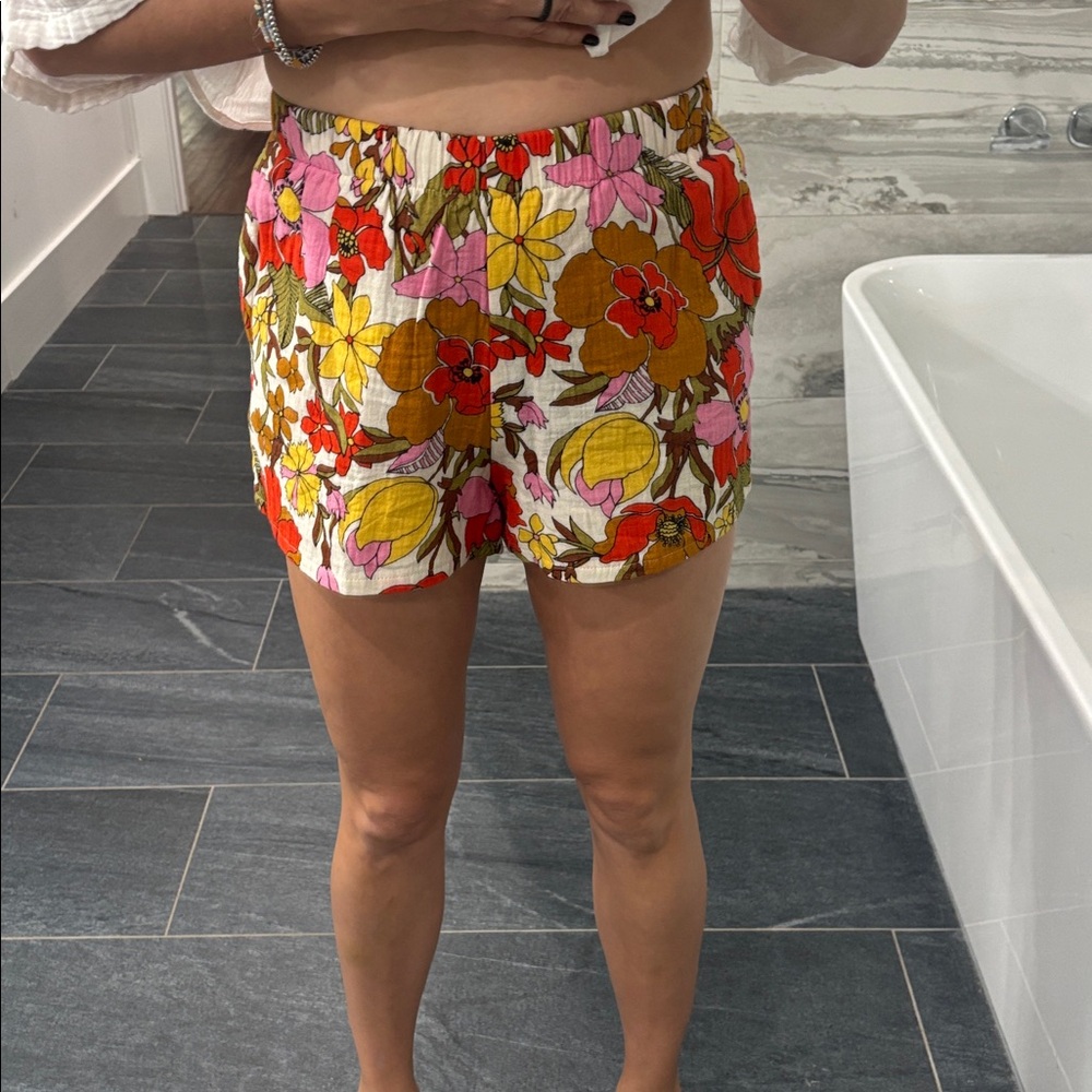 MUMU floral shorts - Picture 9 of 9
